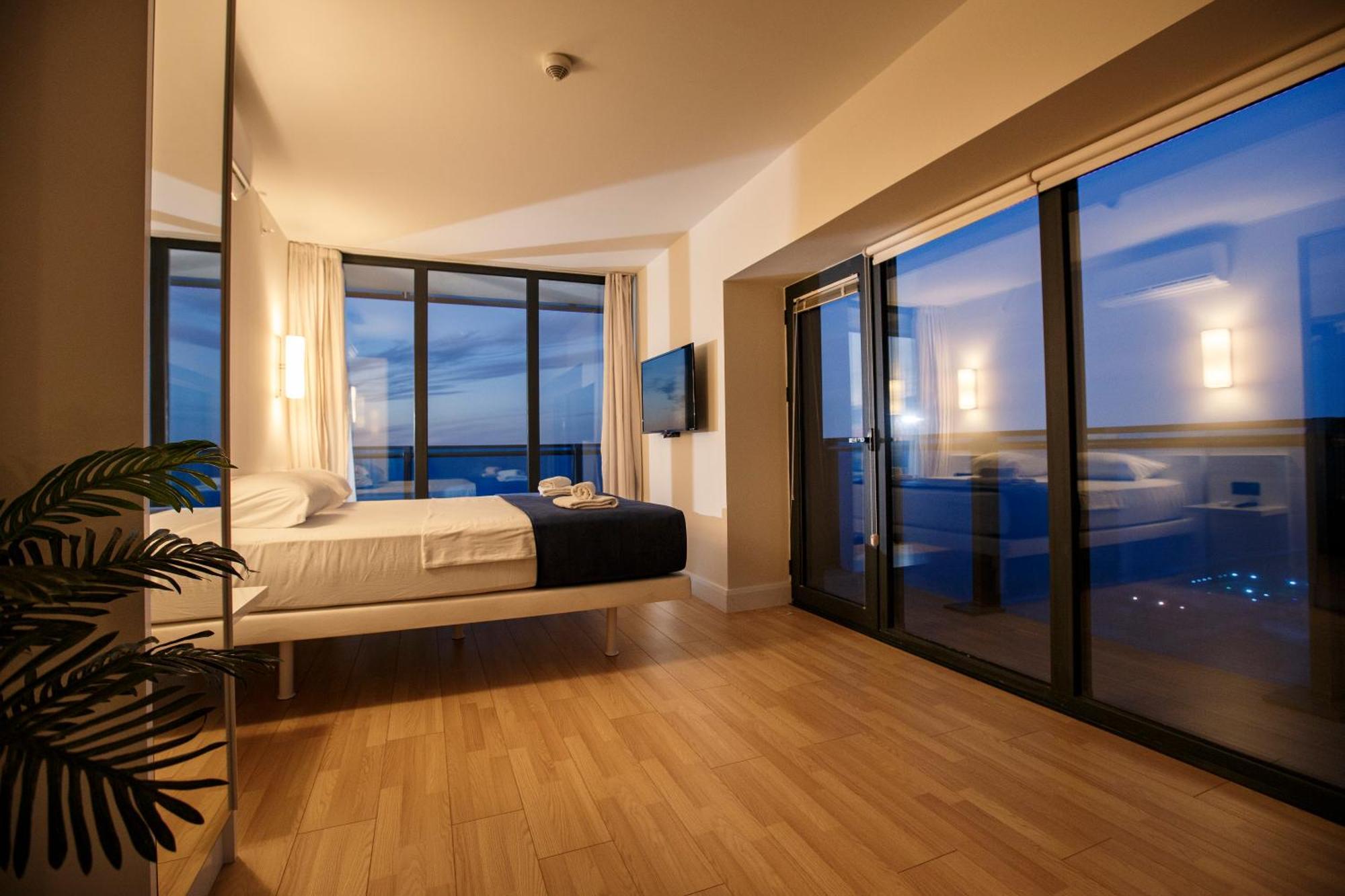 Panorama Orbi Beach Resort Center Suite Batumi Exteriör bild